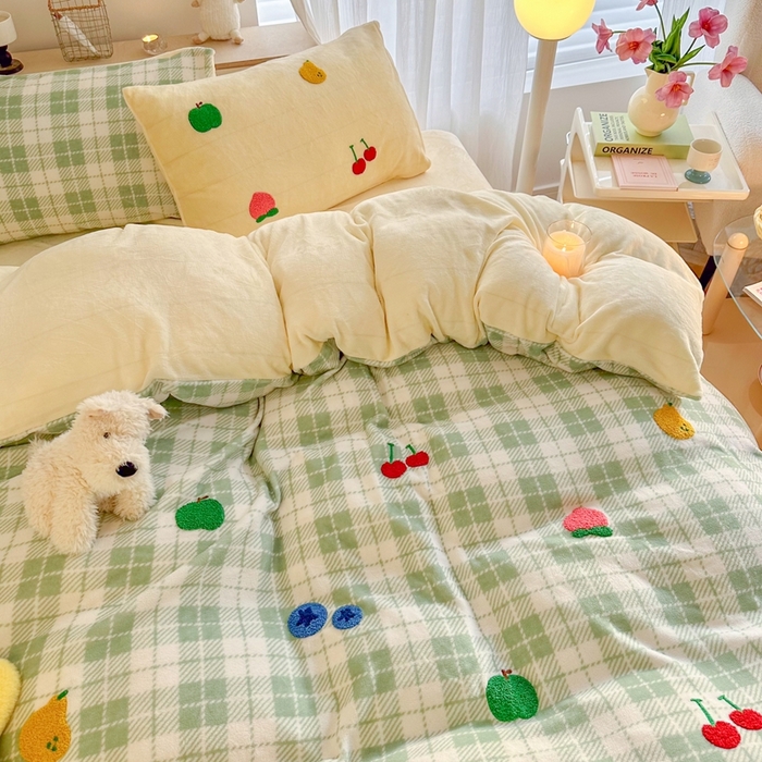 91家纺网 家纺一手货源 找家纺 呗旺鹿 2024新款A类高克重散盘印花毛巾绣牛奶绒四件套 水果世界