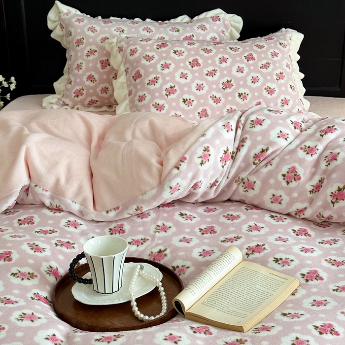 91家纺网 家纺一手货源 找家纺 潘朵拉家纺 2024爆款绒法式双层牛奶绒花边四件套 莫奈花园