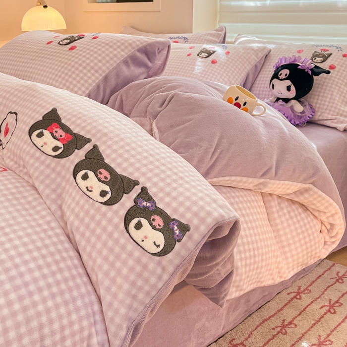 91家纺网 家纺一手货源 找家纺 金爱家 2024新款正版三丽鸥授权毛巾绣刺绣工艺加厚牛奶绒系列四件套 绒毛巾绣-可爱mini库洛米