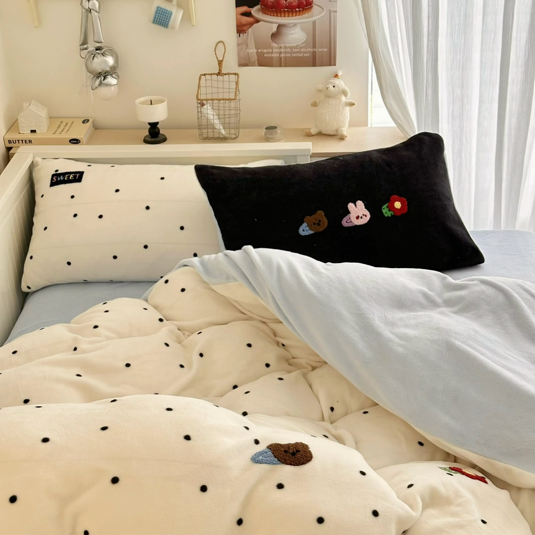 91家纺网 家纺一手货源 找家纺 呗旺鹿 2024新款A类高克重散盘印花毛巾绣牛奶绒四件套 韩式发卡