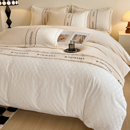 91家纺网 家纺一手货源 找家纺 （总）慕木家纺 2025新款牛奶绒路易刺绣拼接四件套