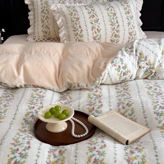 91家纺网 家纺一手货源 找家纺 （总）潘朵拉家纺 2024爆款绒法式双层牛奶绒花边四件套