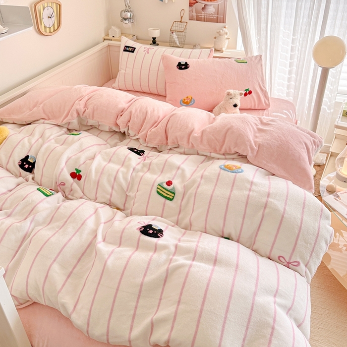 91家纺网 家纺一手货源 找家纺 呗旺鹿 2024新款A类高克重散盘印花毛巾绣牛奶绒四件套 开心派对