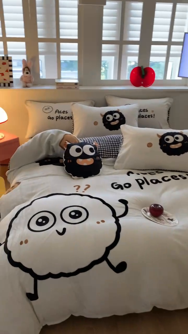 91家纺网 家纺一手货源 找家纺 澳萝拉 2024新款牛奶绒数码印花四件套 黑煤球