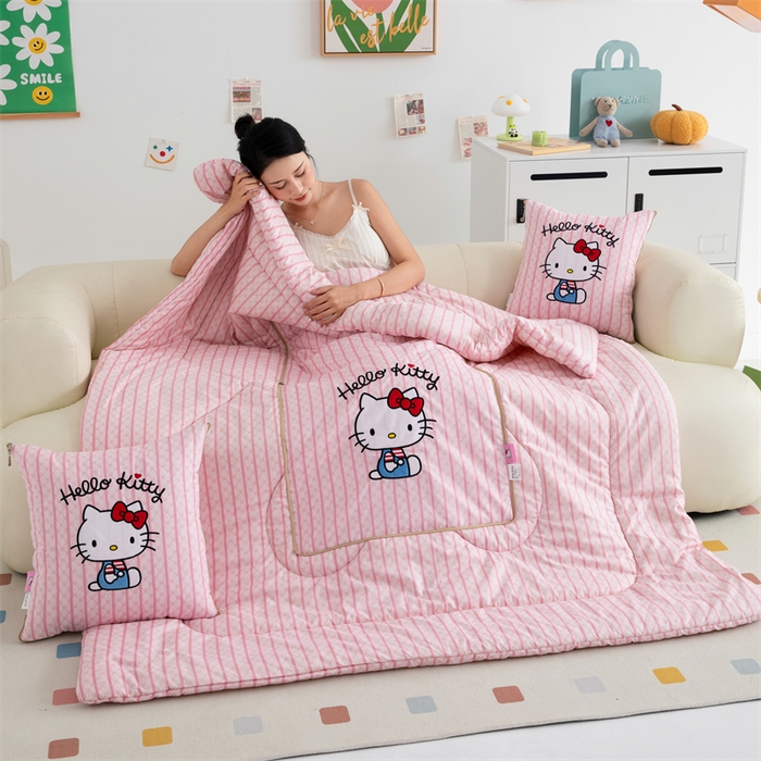 91家纺网 家纺一手货源 找家纺 照世家纺 2024新款亲肤舒适三丽鸥可爱卡通抱枕被 凯蒂猫-粉