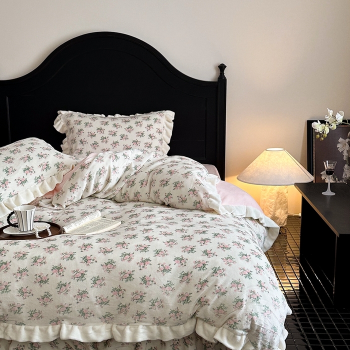 91家纺网 家纺一手货源 找家纺 潘朵拉家纺 2024爆款绒法式双层牛奶绒花边四件套 花溪