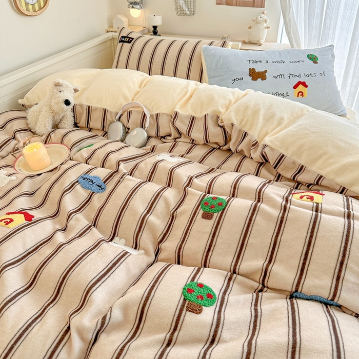 91家纺网 家纺一手货源 找家纺 呗旺鹿 2024新款A类高克重散盘印花毛巾绣牛奶绒四件套 森林小狗