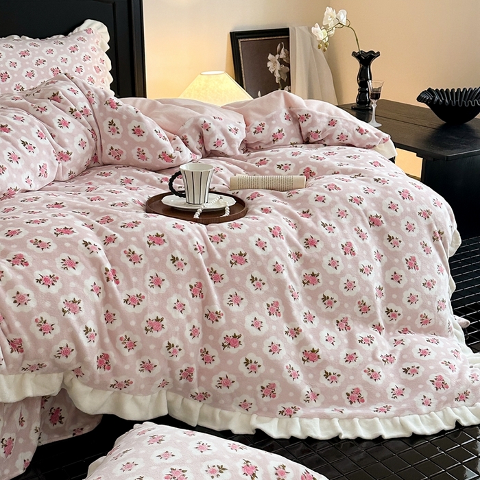 91家纺网 家纺一手货源 找家纺 潘朵拉家纺 2024爆款绒法式双层牛奶绒花边四件套 莫奈花园