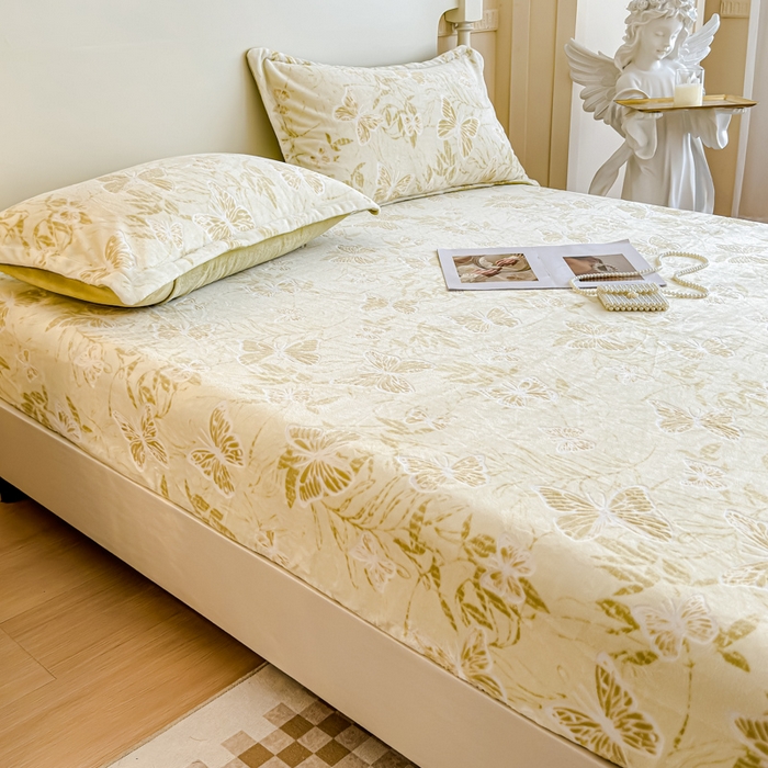 91家纺网 家纺一手货源 找家纺 金丝鸟家纺 2024新款加厚240g立体雕花牛奶绒床笠 蝴蝶飞 草绿