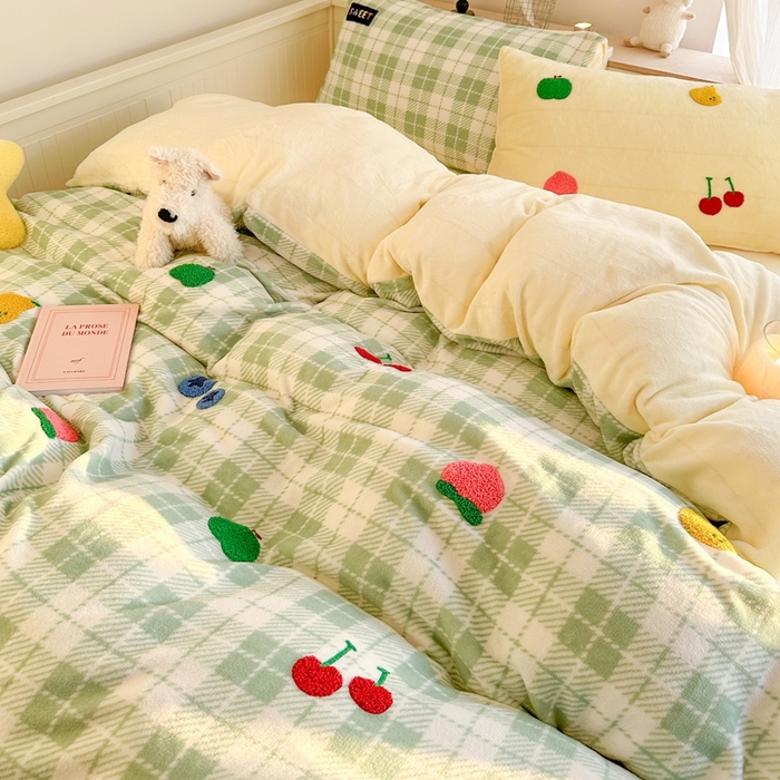 91家纺网 家纺一手货源 找家纺 呗旺鹿 2024新款A类高克重散盘印花毛巾绣牛奶绒四件套 水果世界