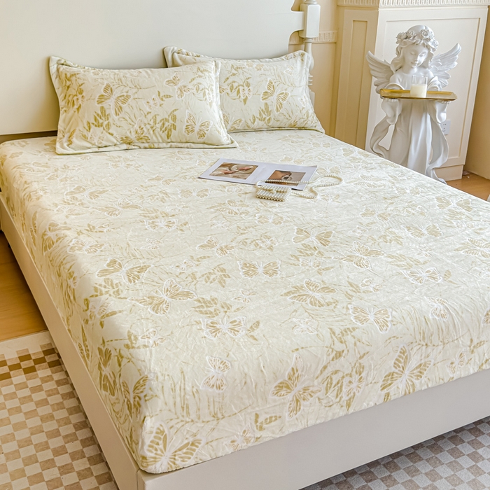 91家纺网 家纺一手货源 找家纺 金丝鸟家纺 2024新款加厚240g立体雕花牛奶绒床笠 蝴蝶飞 草绿