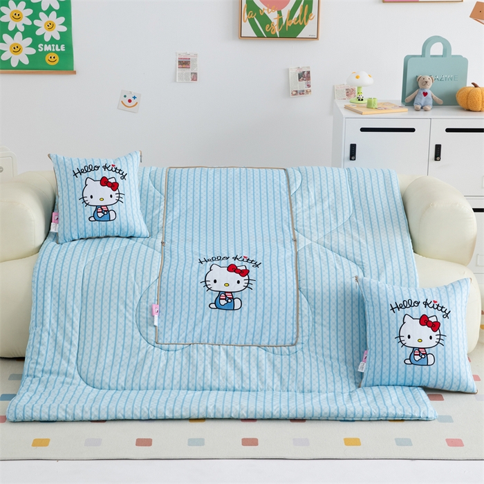 91家纺网 家纺一手货源 找家纺 照世家纺 2024新款亲肤舒适三丽鸥可爱卡通抱枕被 凯蒂猫-蓝
