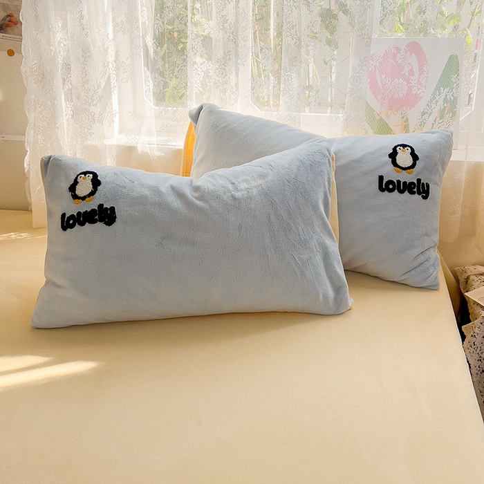 91家纺网 家纺一手货源 找家纺 眠帛家居 2024高克重牛奶绒卡通毛巾绣系列 企鹅