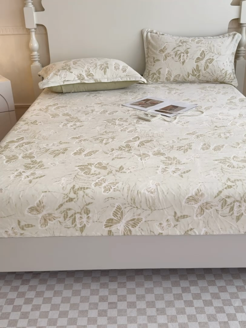 91家纺网 家纺一手货源 找家纺 金丝鸟家纺 2024新款加厚240g立体雕花牛奶绒床笠 蝴蝶飞 草绿