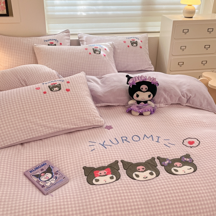 91家纺网 家纺一手货源 找家纺 金爱家 2024新款正版三丽鸥授权毛巾绣刺绣工艺加厚牛奶绒系列四件套 绒毛巾绣-可爱mini库洛米