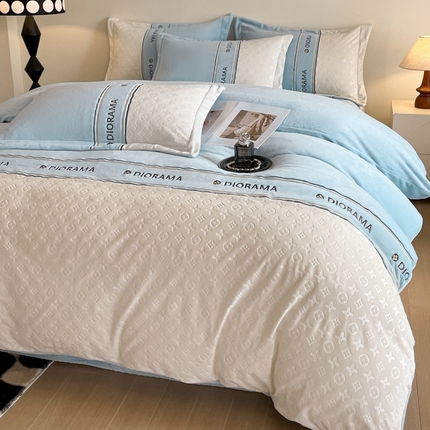 91家纺网 家纺一手货源 找家纺 （总）慕木家纺 2025新款牛奶绒路易刺绣拼接四件套