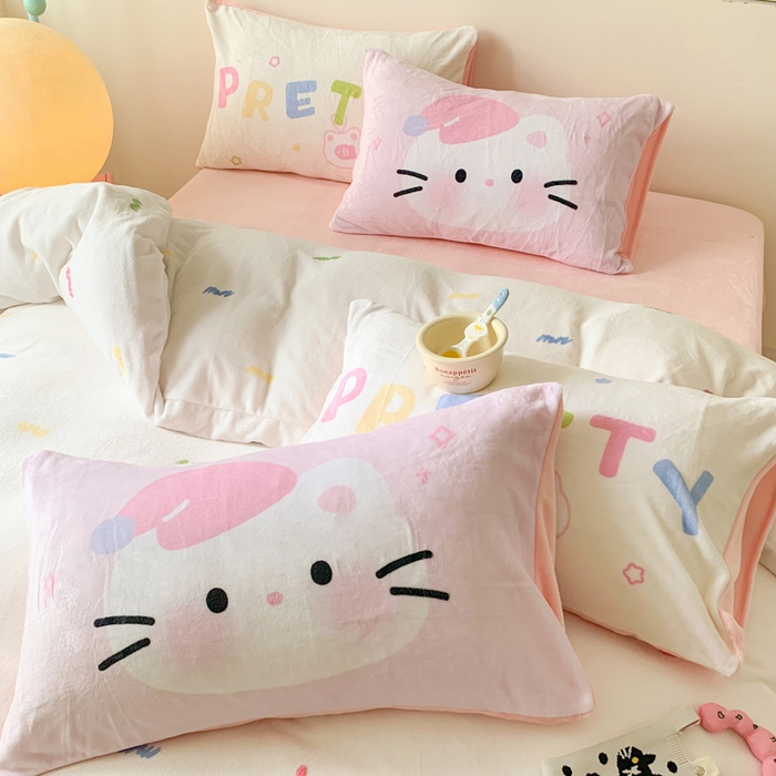 91家纺网 家纺一手货源 找家纺 澳萝拉 2024新款牛奶绒毛巾绣四件套 苹果猫咪