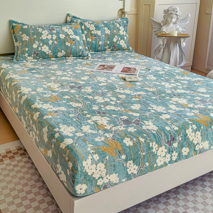 91家纺网 家纺一手货源 找家纺 金丝鸟家纺 2024新款加厚240g立体雕花牛奶绒床笠 蝴蝶花 绿