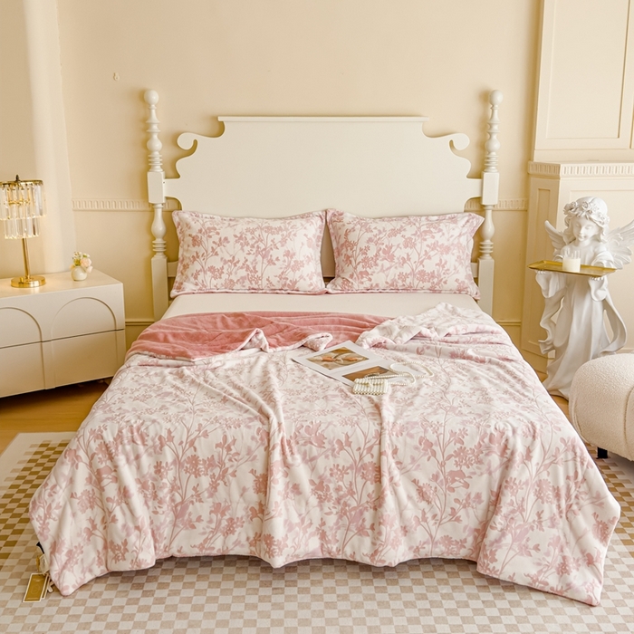 91家纺网 家纺一手货源 找家纺 （总）金丝鸟家纺 2024新款加厚240g立体雕花牛奶绒夹棉绗缝毛毯