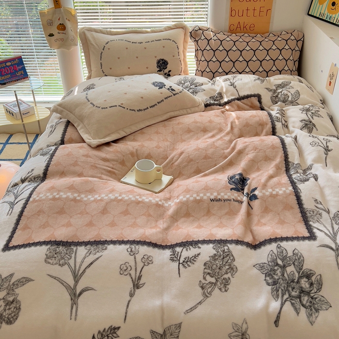 91家纺网 家纺一手货源 找家纺 金爱家 2024新款ins大版牛奶绒数码印花四件套 绒大版-汐颜