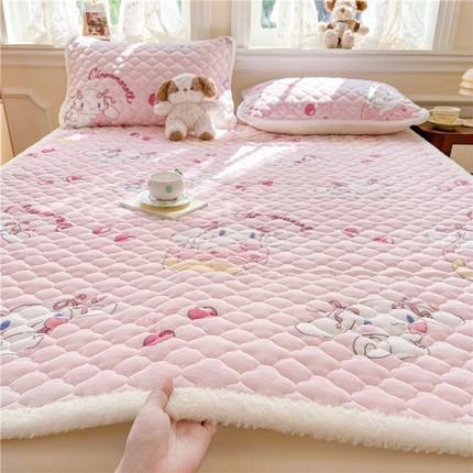 91家纺网 家纺一手货源 找家纺 佰亿莱 2024新款三丽鸥牛奶绒床垫 可爱玉桂狗