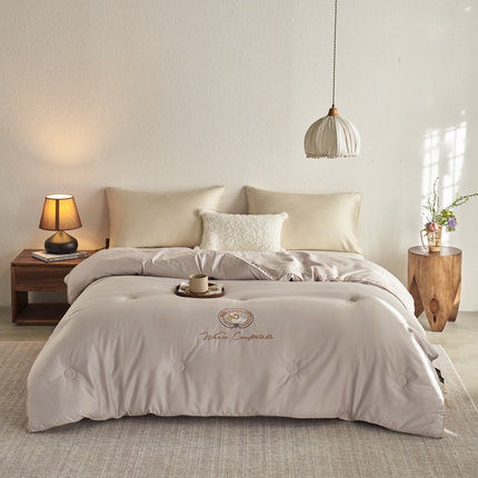 91家纺网 家纺一手货源 找家纺 桂雅居 2024秋冬新品【优眠澳洲绵羊毛被-罗尼亚】 卡其色