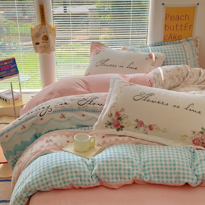 91家纺网 家纺一手货源 找家纺 金爱家 2024新款ins大版牛奶绒数码印花四件套 绒大版-秘密花园