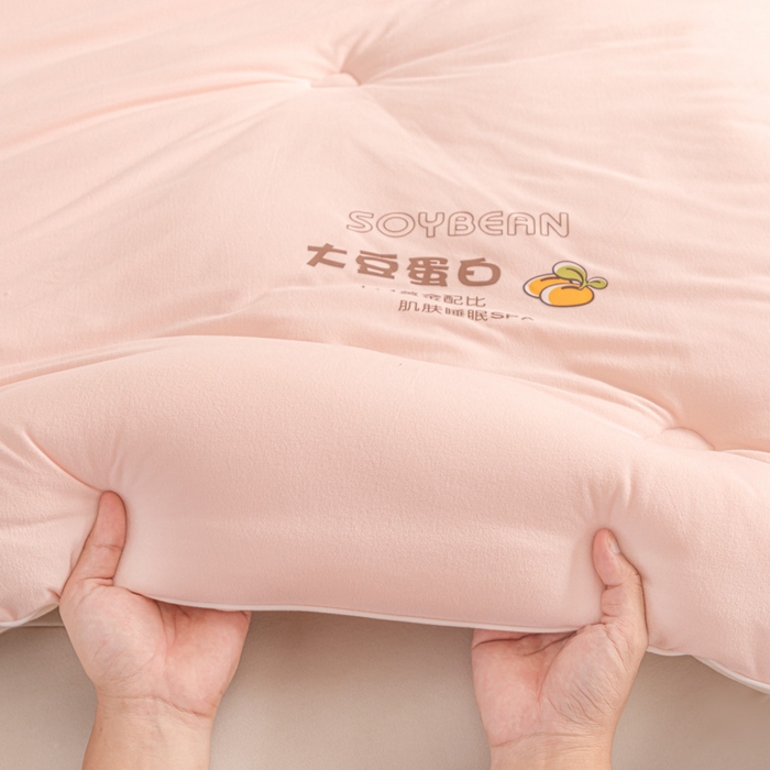 91家纺网 家纺一手货源 找家纺 佳居缘 2025新款小奶猫A类针织棉火山绒大豆被被子被芯软糯单人双人被芯冬被 奶油粉米黄双拼