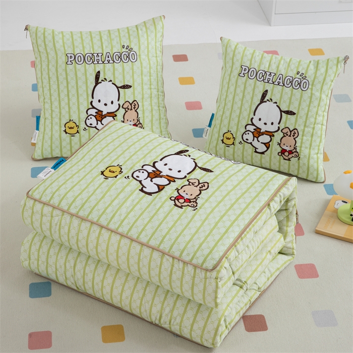 91家纺网 家纺一手货源 找家纺 照世家纺 2024新款亲肤舒适三丽鸥可爱卡通抱枕被 帕恰狗-绿