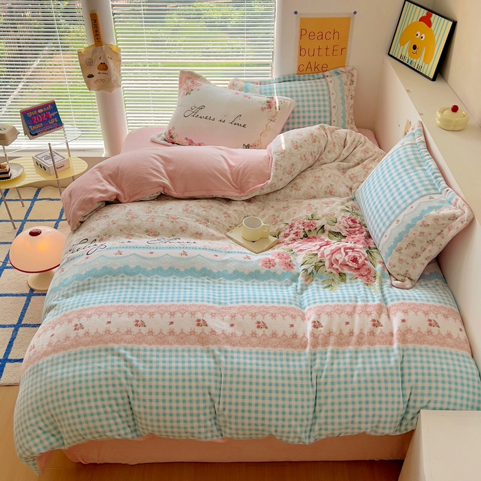 91家纺网 家纺一手货源 找家纺 金爱家 2024新款ins大版牛奶绒数码印花四件套 绒大版-秘密花园