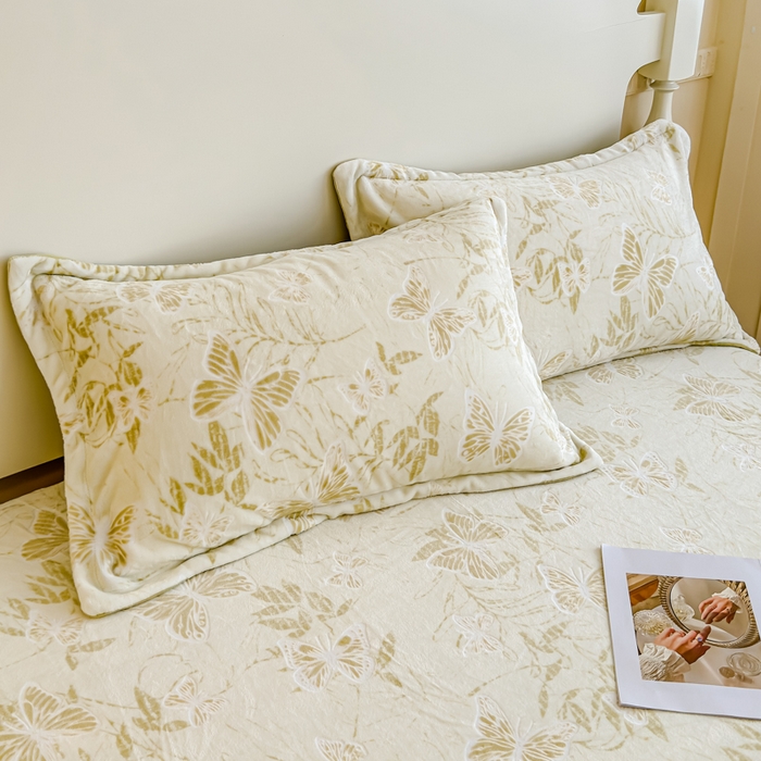 91家纺网 家纺一手货源 找家纺 金丝鸟家纺 2024新款加厚240g立体雕花牛奶绒床笠 蝴蝶飞 草绿