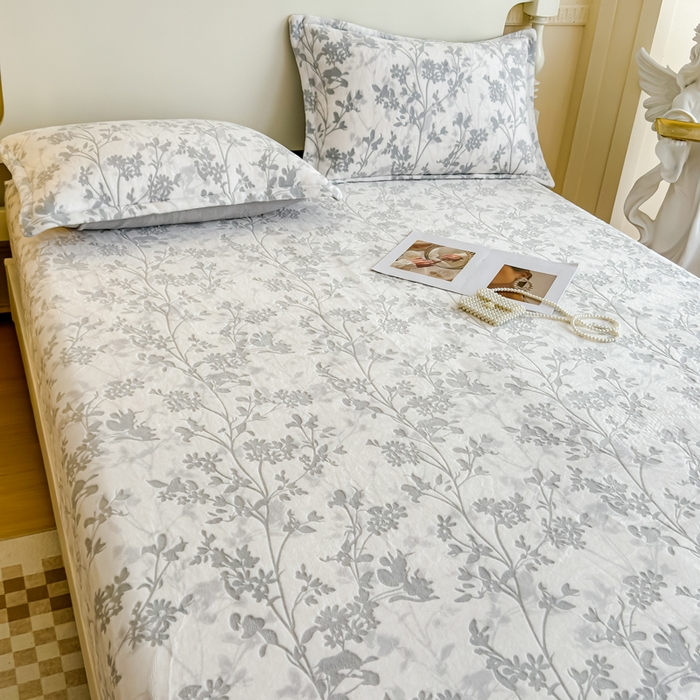 91家纺网 家纺一手货源 找家纺 金丝鸟家纺 2024新款加厚240g立体雕花牛奶绒床笠 繁花 灰