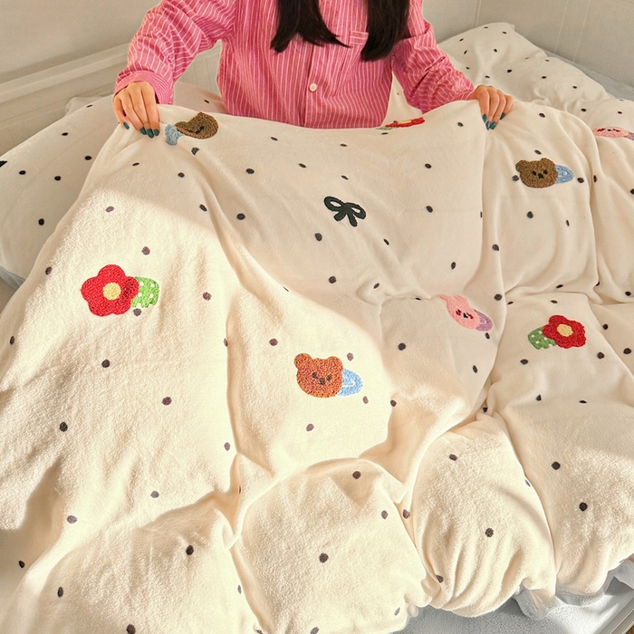 91家纺网 家纺一手货源 找家纺 呗旺鹿 2024新款A类高克重散盘印花毛巾绣牛奶绒四件套 韩式发卡