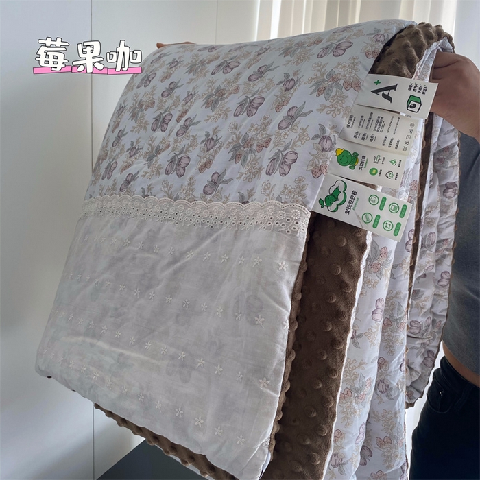 91家纺网 家纺一手货源 找家纺 2025新款秋冬季棉加豆豆绒法式花边款豆豆被被芯莓果咖