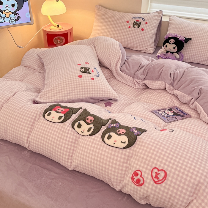 91家纺网 家纺一手货源 找家纺 金爱家 2024新款正版三丽鸥授权毛巾绣刺绣工艺加厚牛奶绒系列四件套 绒毛巾绣-可爱mini库洛米