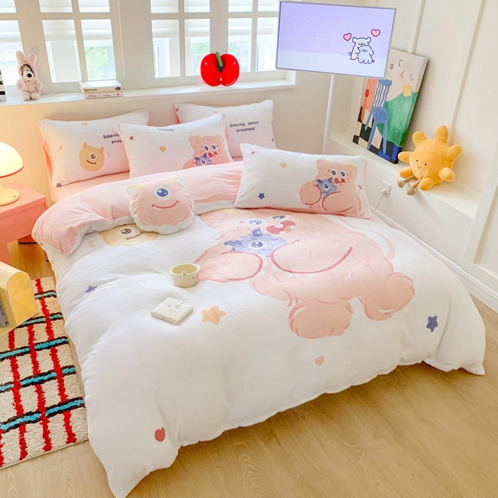 91家纺网 家纺一手货源 找家纺 澳萝拉 2024新款牛奶绒数码印花四件套 抱抱小怪兽