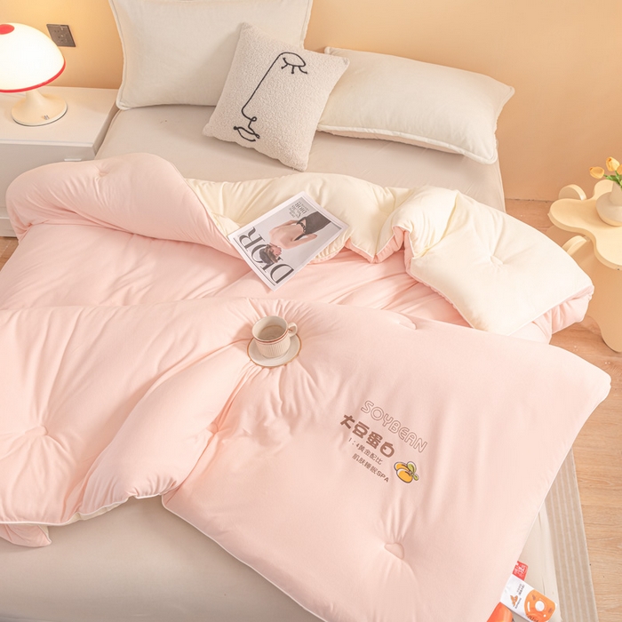 91家纺网 家纺一手货源 找家纺 佳居缘 2025新款小奶猫A类针织棉火山绒大豆被被子被芯软糯单人双人被芯冬被 奶油粉米黄双拼