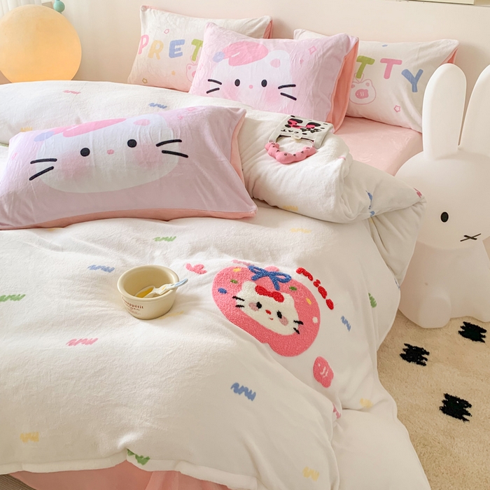 91家纺网 家纺一手货源 找家纺 澳萝拉 2024新款牛奶绒毛巾绣四件套 苹果猫咪