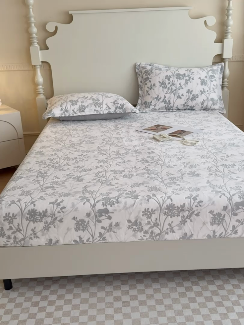 91家纺网 家纺一手货源 找家纺 金丝鸟家纺 2024新款加厚240g立体雕花牛奶绒床笠 繁花 蓝