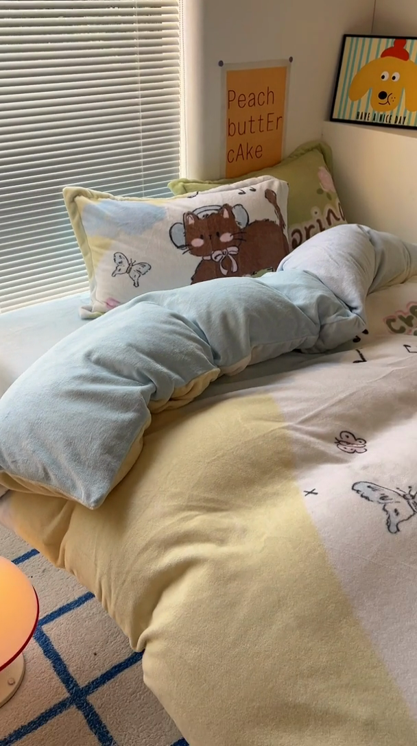 91家纺网 家纺一手货源 找家纺 金爱家 2024新款ins大版牛奶绒数码印花四件套 绒大版-音乐小猫