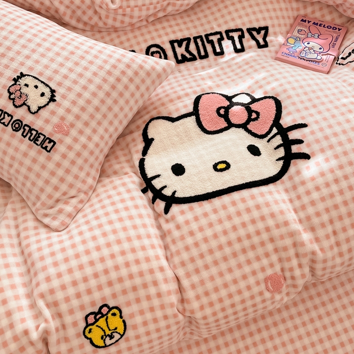 91家纺网 家纺一手货源 找家纺 金爱家 2024新款正版三丽鸥授权毛巾绣刺绣工艺加厚牛奶绒系列四件套 绒毛巾绣-奶油粉格kitty
