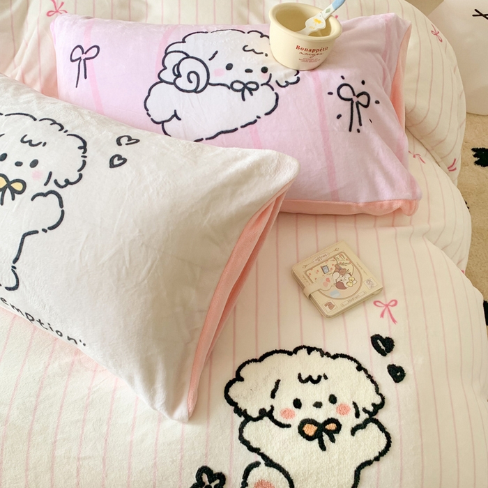 91家纺网 家纺一手货源 找家纺 澳萝拉 2024新款牛奶绒毛巾绣四件套 欢乐小狗