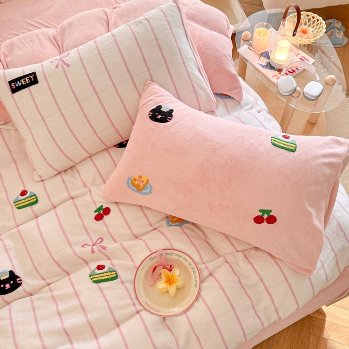 91家纺网 家纺一手货源 找家纺 呗旺鹿 2024新款A类高克重散盘印花毛巾绣牛奶绒四件套 开心派对