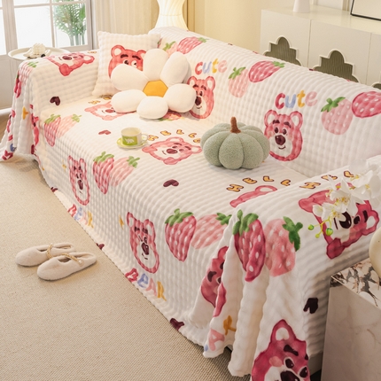 91家纺网 家纺一手货源 找家纺 逸尚阁 2024新款泡泡牛奶绒印花沙发巾系列 草莓熊