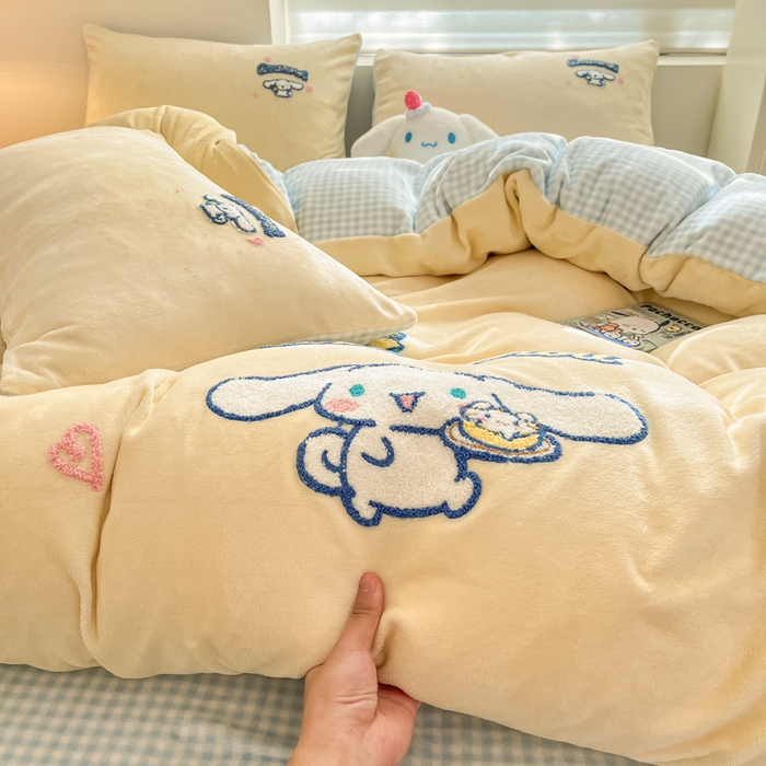 91家纺网 家纺一手货源 找家纺 金爱家 2024新款正版三丽鸥授权毛巾绣刺绣工艺加厚牛奶绒系列四件套 绒毛巾绣-清新大耳狗