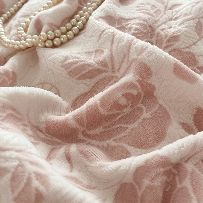 91家纺网 家纺一手货源 找家纺 金盛纺 2024新款高克重雕花绒单被套 玫瑰花舞