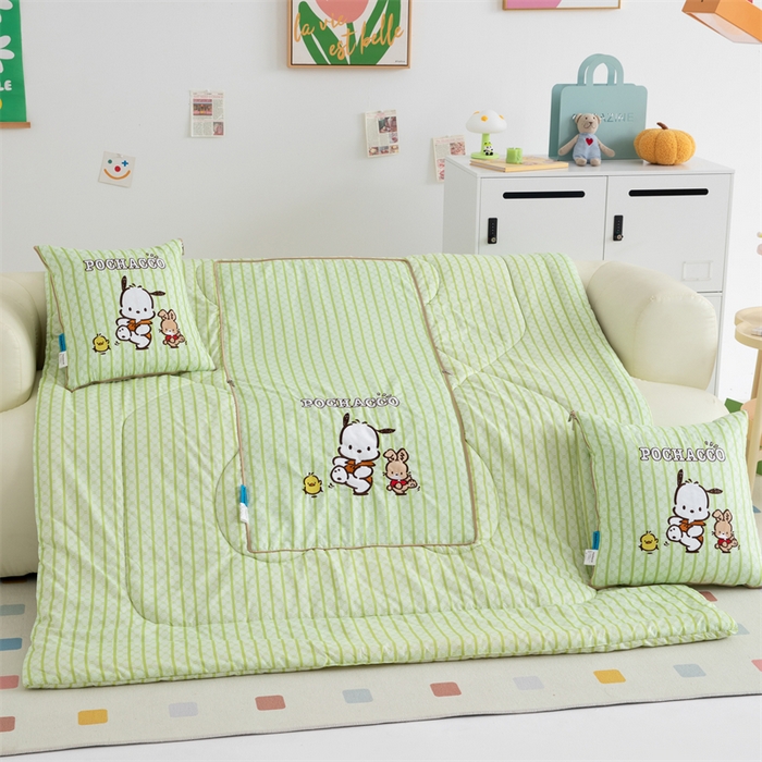 91家纺网 家纺一手货源 找家纺 照世家纺 2024新款亲肤舒适三丽鸥可爱卡通抱枕被 帕恰狗-绿