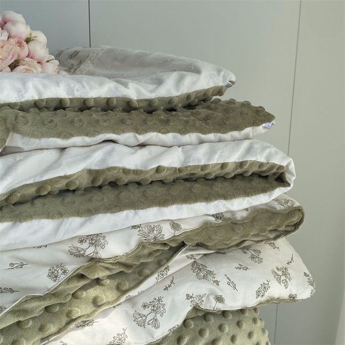 91家纺网 家纺一手货源 找家纺 2025新款秋冬季棉加豆豆绒法式花边款豆豆被被芯雏菊绿