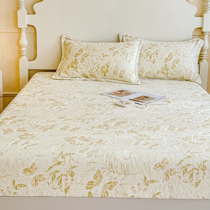 91家纺网 家纺一手货源 找家纺 金丝鸟家纺 2024新款加厚240g立体雕花牛奶绒床笠 蝴蝶飞 草绿