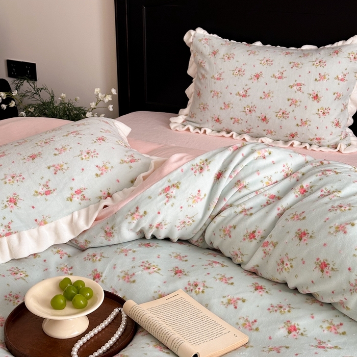 91家纺网 家纺一手货源 找家纺 潘朵拉家纺 2024爆款绒法式双层牛奶绒花边四件套 蓝茉